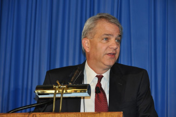 E6F90E92-6B0F-4108-8A5E-E6A751A6D302