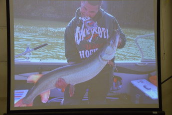 EE4072CE-CD16-4E25-B86E-D29616A4575E