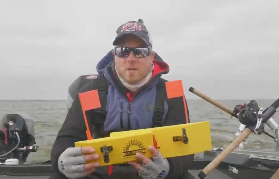 Chase Parsons shows how to use Planer board for spreading out for Green