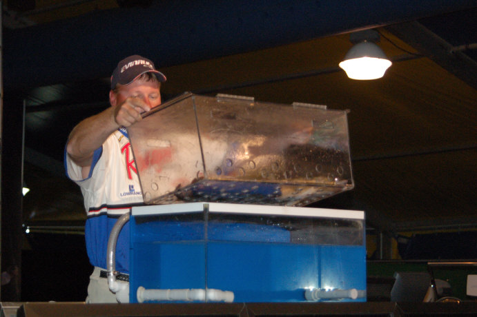 06BE574A-B3F8-4E55-B501-C3B7915E30E3