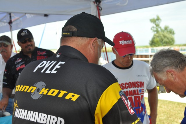 08B2FA98-8EFB-4075-A31D-B96551060C6C