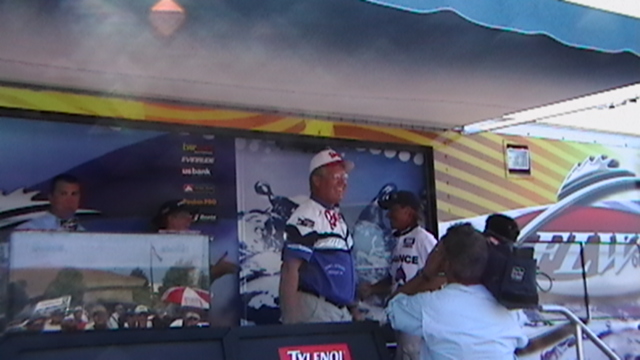 0A07056E-F0B8-45C0-8243-7F4615245215