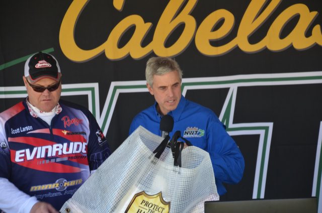 0B8323D8-B6A3-40E7-9170-2E34AAC88995