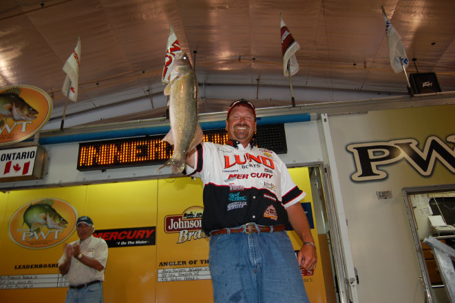 0F2E1EB9-D4E6-4BDB-B249-816F513915CE