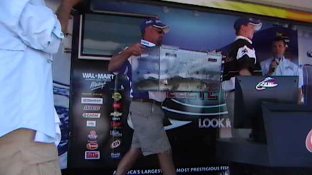 13D7A158-02D0-4E6E-B0D0-CF54B3BFF4DB