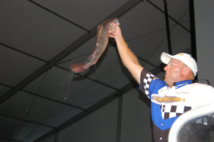 17985E10-6585-4873-84B4-7238E4282ED7