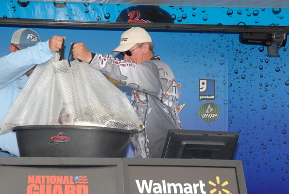 17C71D68-EAB6-4CE8-98DF-82E32DF414B8