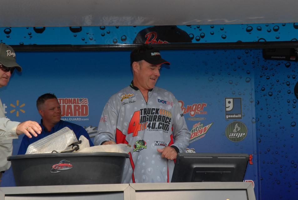 19E06C76-85D8-44E6-AAB6-FAFC15BBD8B5