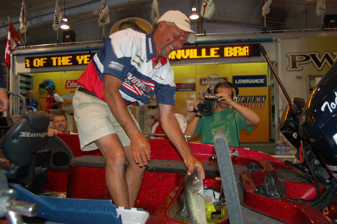 2225E9B1-52A1-4F9D-8A6E-964365009658