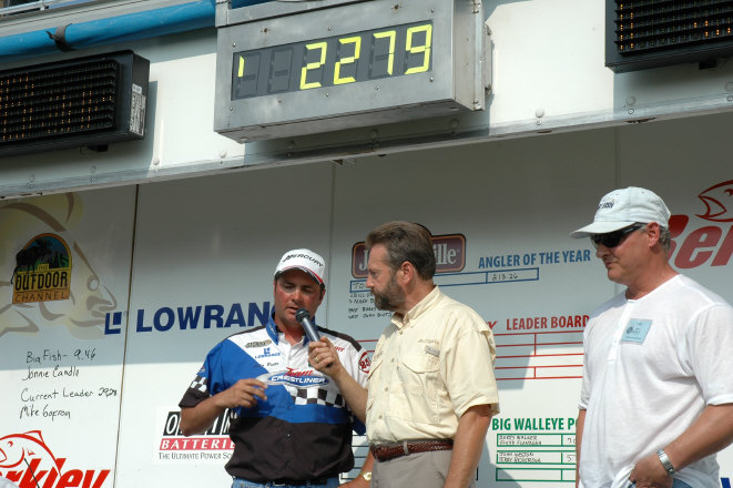 235B266E-F54B-4D39-ACDC-95E4F3C8AE51