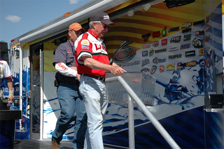 2EE96FF2-F84C-453E-9E4F-7093EB14D86B