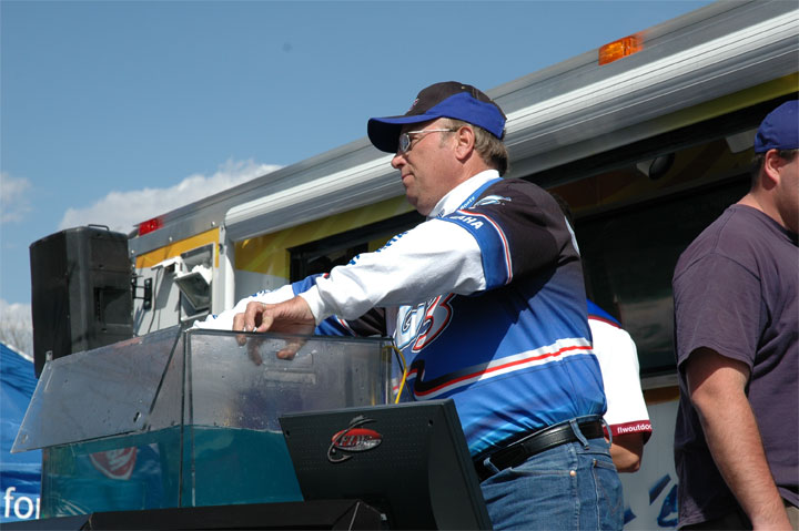 32DFA65C-44F6-48B4-A854-1593BD3881B0