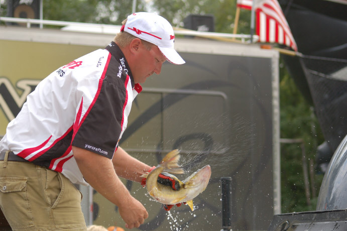 3D63C695-9328-41DE-9437-7B5D5013C00E