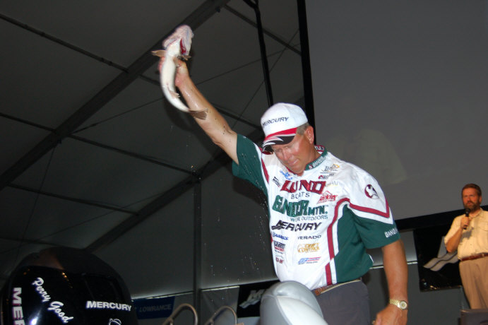 43E2C5CF-44CA-4AF2-936E-F53A9E44D5BF