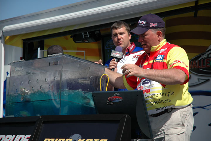 44279E9A-4FD8-4521-9575-78601C2E5F32