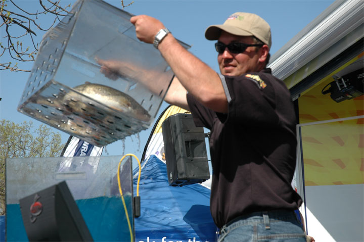 50D3E744-67F0-4004-8161-914052DA2D32