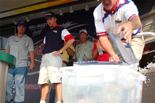 64B5B8CA-D167-40A0-84AF-7459E2FF6F1C