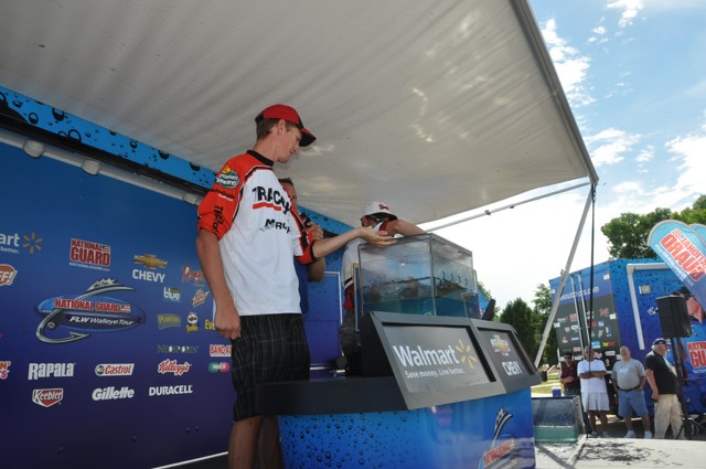 65AF44B5-CDEC-4C17-8C79-E03000818546