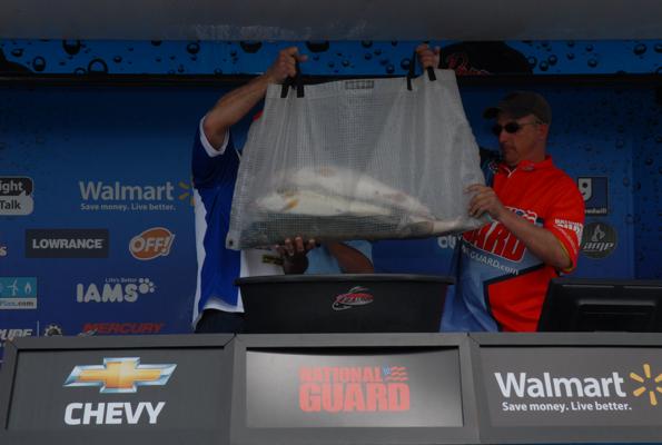 6EFAC570-5354-41AA-B481-218B9E87BEB0