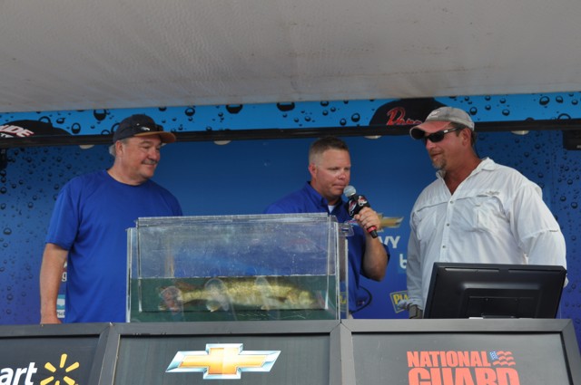 7151D96C-0A04-4EE1-AEAF-D6E09EAE864B