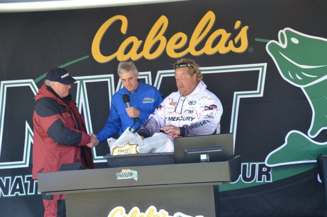 7627126F-F2DE-4C93-BF91-37AF86AB80AB