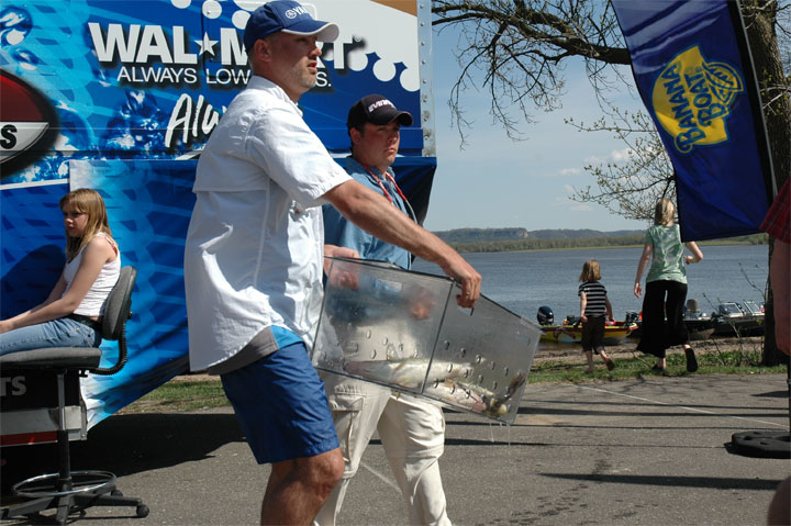 7E66D8C2-78C5-44C2-84C8-9A5A465A3350