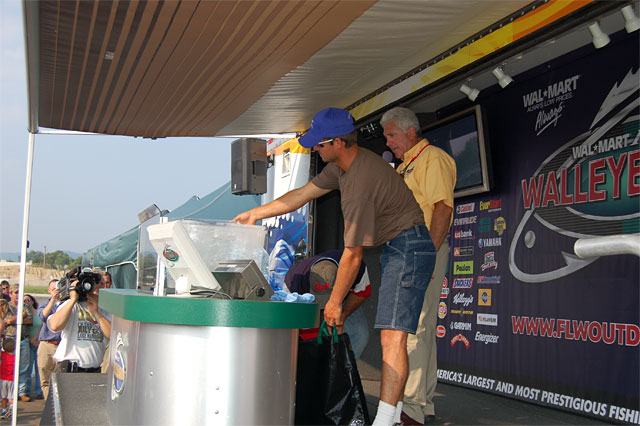 7F79DC49-B4B3-4419-9ED5-8BDD17B50469