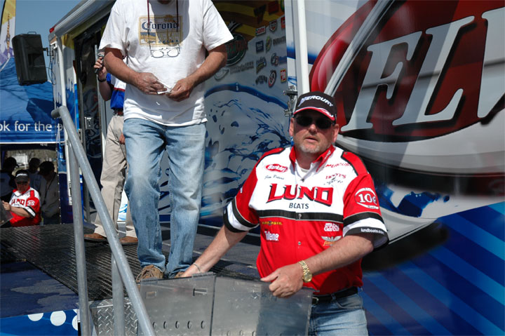 7FC36D75-064F-4B5E-810C-8FBA6925235C