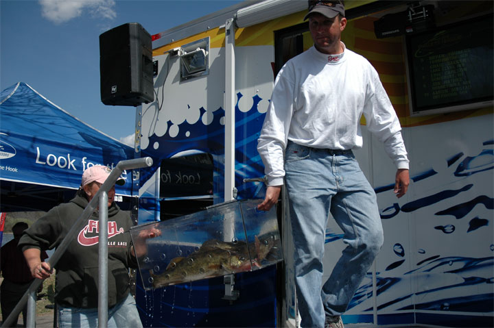 80713161-B1F3-403E-8D9B-5FBB7393FC19