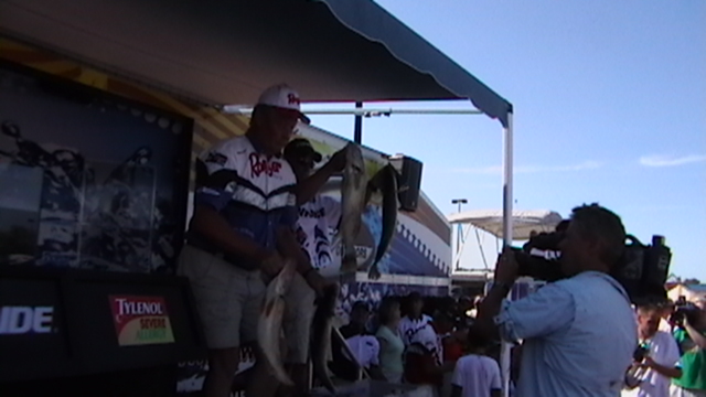 8E2AAA35-CEED-4505-AAF4-989FF7A8EDB1