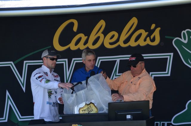 8E4E2956-23E7-4275-ABC6-2A9AE1065B7F