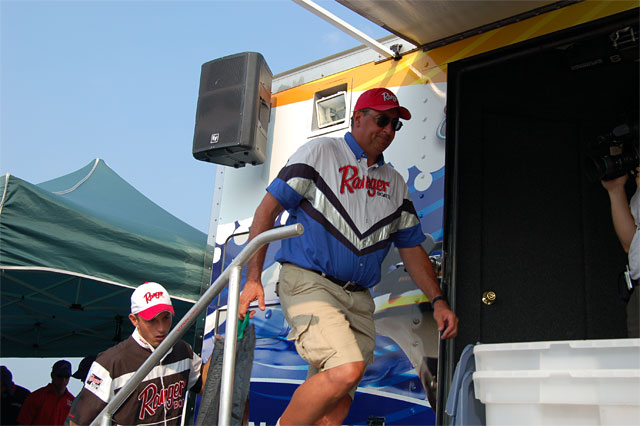 903FF6BA-A2C2-43ED-B676-26D405088103