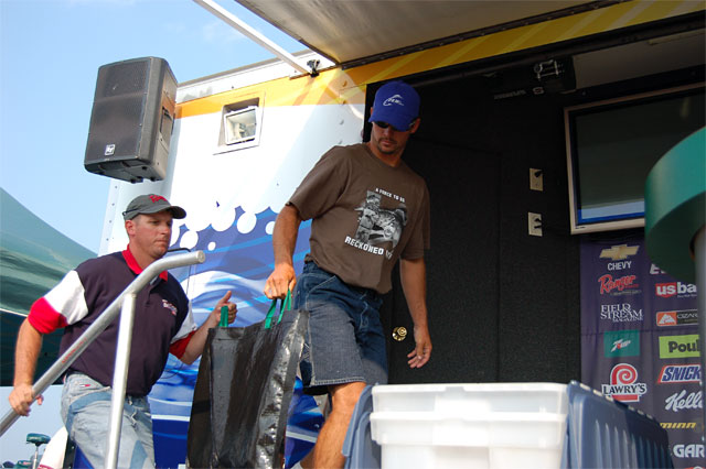 9307DA68-658B-4590-8B8A-8E97B02919B0