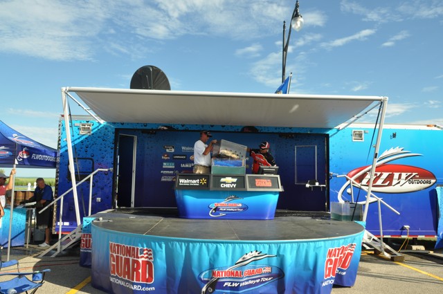 9504FDB6-D5C0-4738-A2D4-3255AC84C3A1