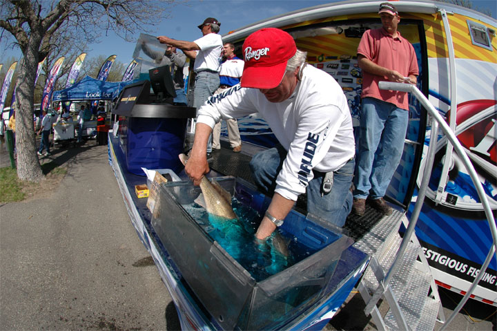 99562C5F-C00F-4BF9-82A0-AB22C4981E98