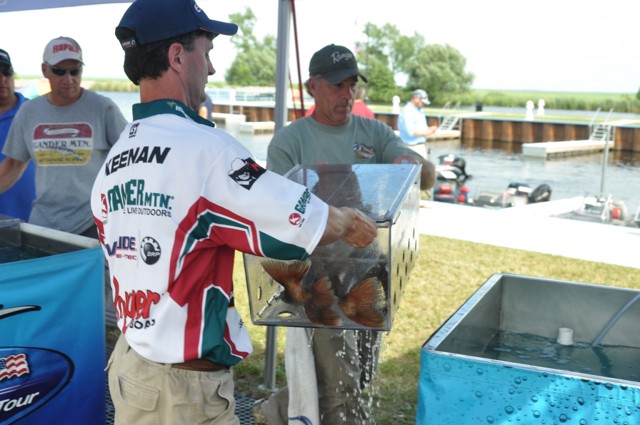 9B74A46B-14BD-4319-A908-77195E55863D