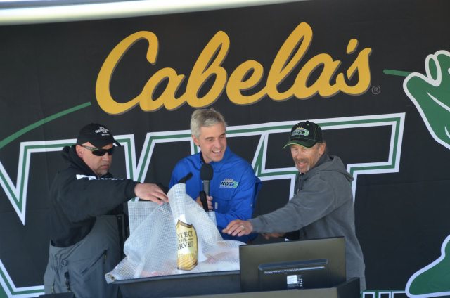 9CF05DEA-89F1-4321-960D-77827B64F241