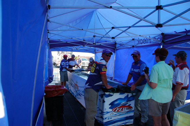 AB55614D-B0FD-492A-94BE-6B1F92432983