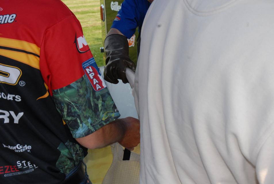 B041E893-9004-4055-9872-13823B7A4702