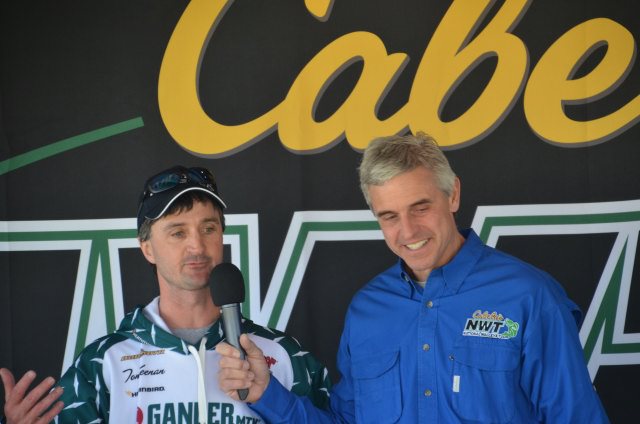 B3E20B10-3DF8-4DE8-99A5-937ADE7C3DD2