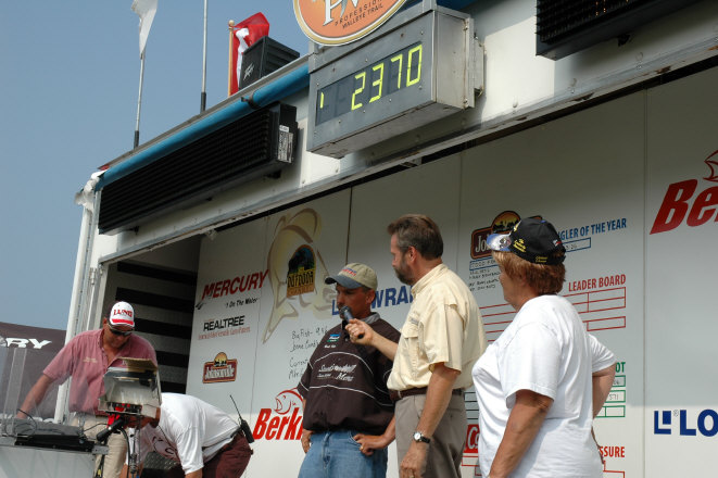 B64A5B08-4CD0-438C-9E54-7D34F81DFCBA