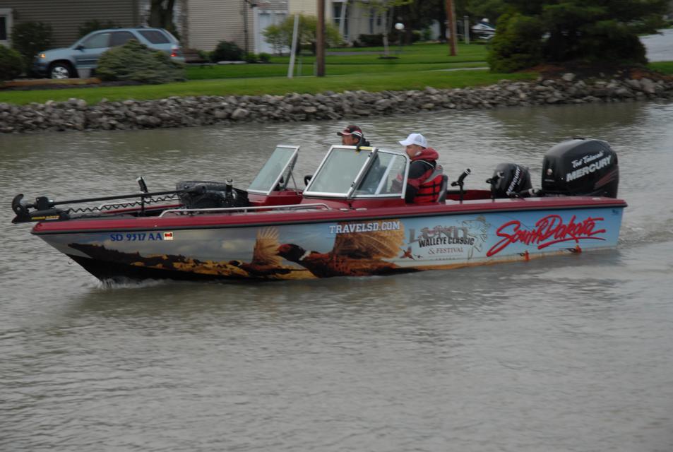 B690E933-EF18-4637-AA52-FACA45DB5FAE