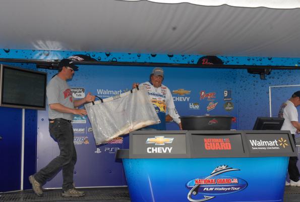 B9329D56-3CB0-4493-83AA-C28525AFDEB9