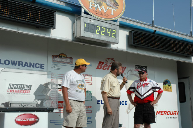 B9B8407F-1BAC-4033-AB43-DE857E131255