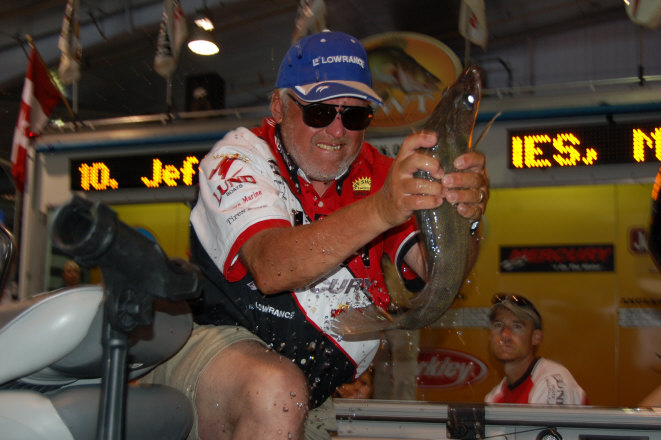 D7F5943E-28F3-4BD5-AAFF-2166FD235C1A