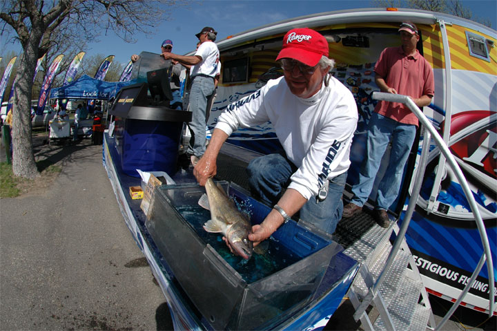 D861CC01-B8EA-4D13-9C43-BBF0042CDCC8