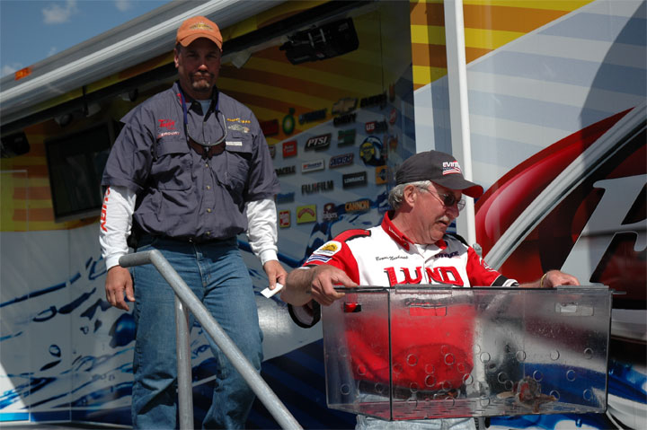 E0465C3E-0566-4DE5-980E-42E71B03C64F