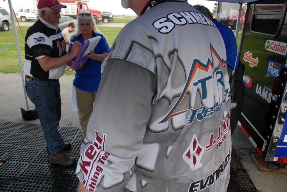 E8C54F9F-8C2A-43FE-A75C-1B5FD1DB4ADC