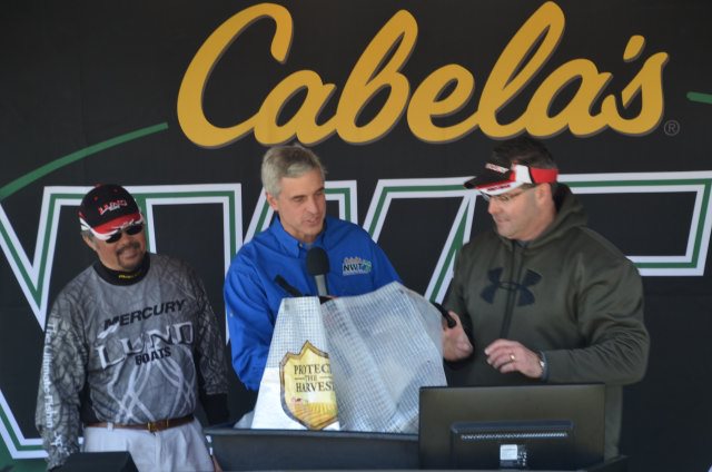 E9DAAEC7-AC5F-4252-BF86-49F1368050D6