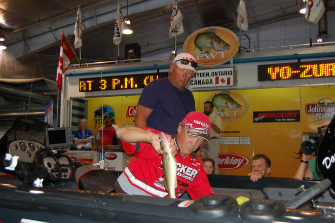 EAD6EBCE-C1EF-45B0-8654-C86CD279A9D6